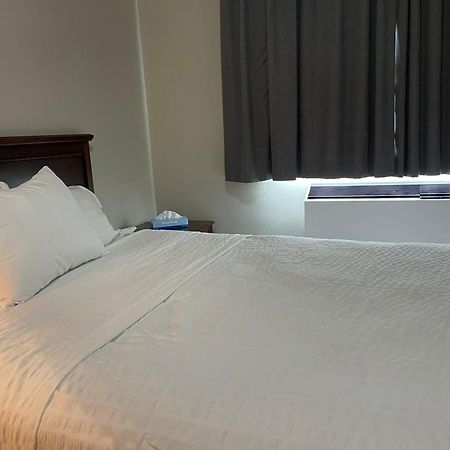 Travelodge By Wyndham London Ontario Exterior foto